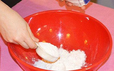 Mix flour and salt in a bowl for DIY putty