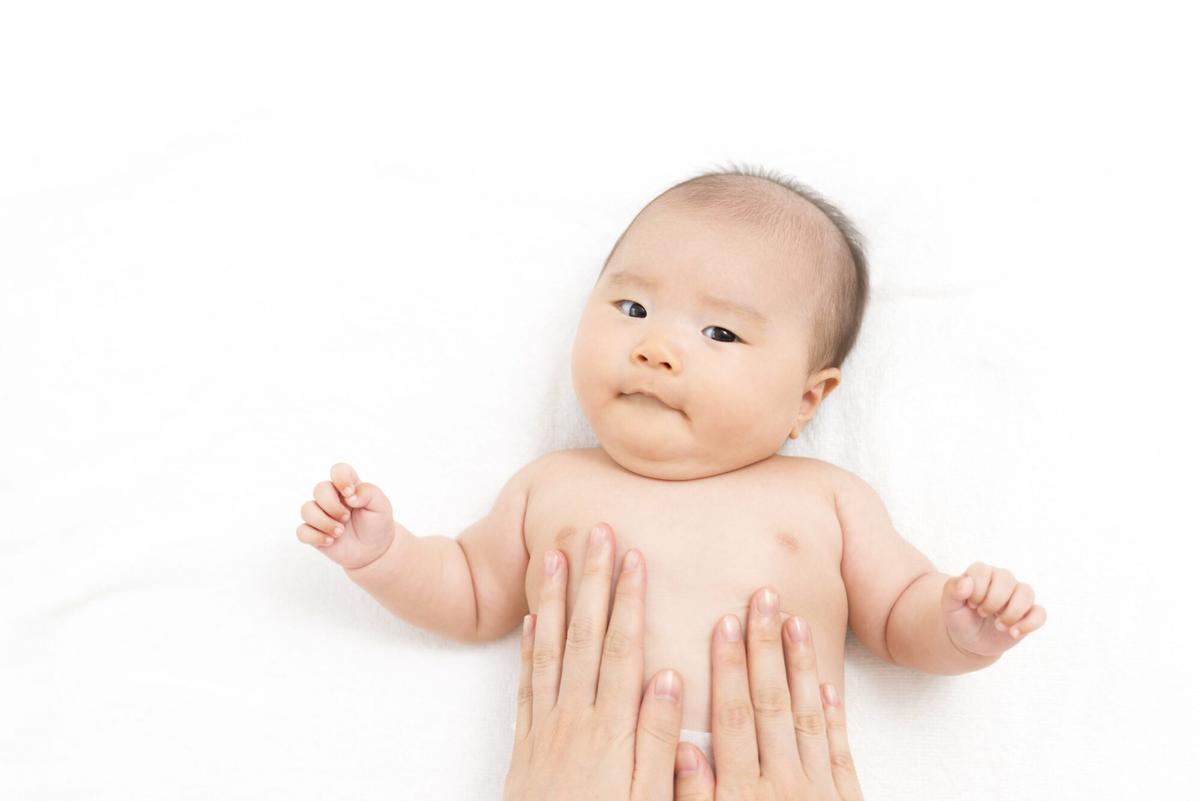 New parents should massage their baby for development