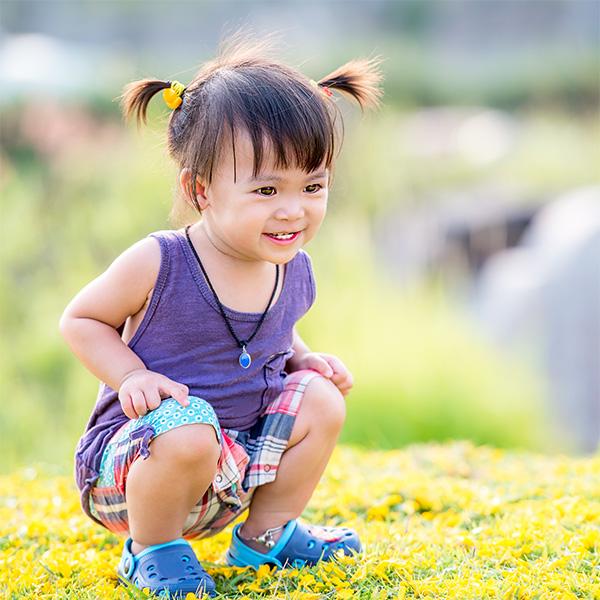little_girl_with_pigtails_in_grass