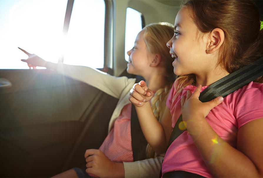 girls_in_car_looking_and_pointing_out_window