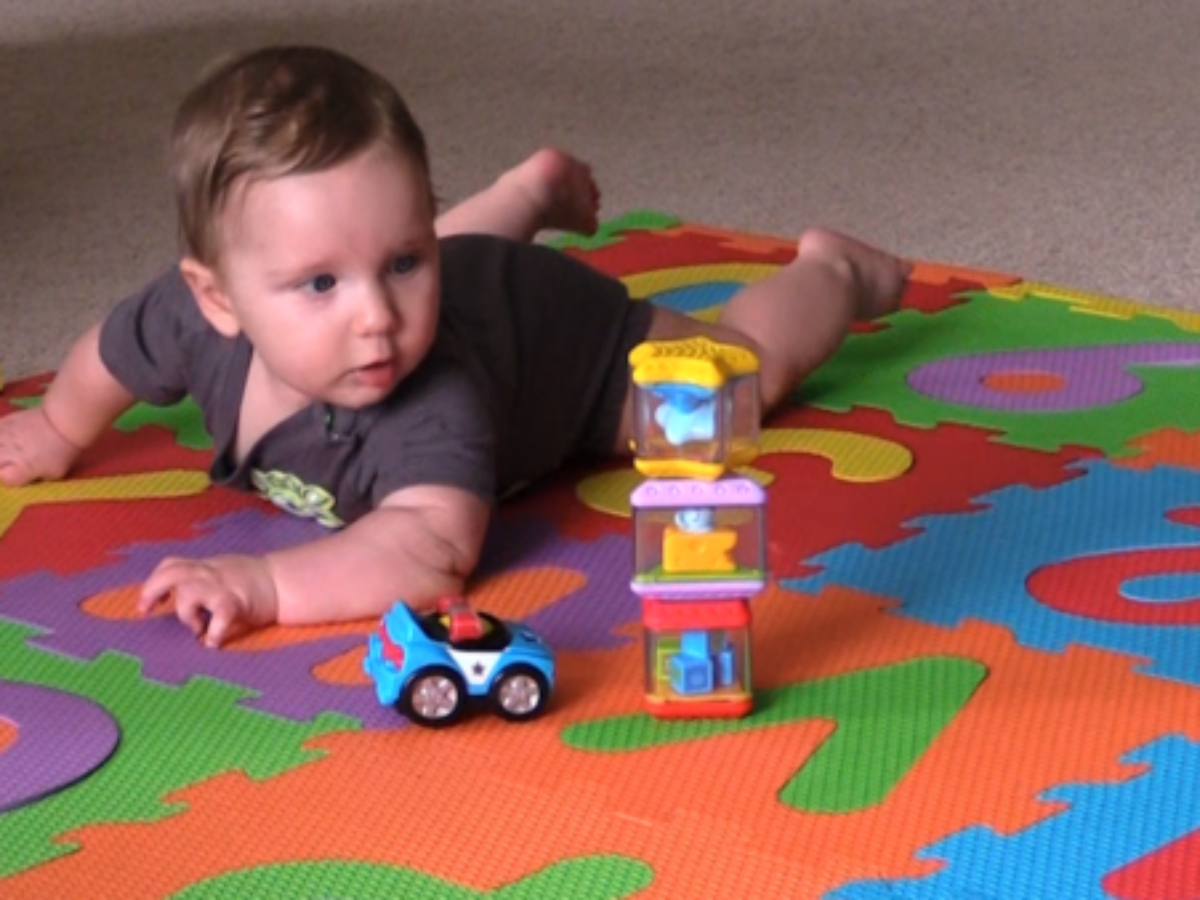 Tips to Help Baby Roll Over from a Physical Therapist 